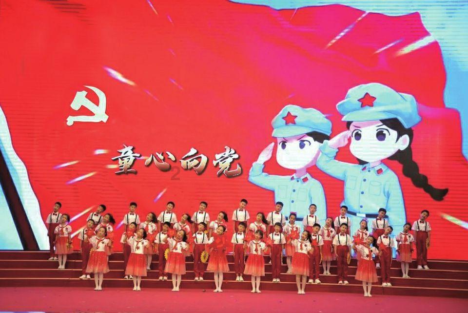 漂亮女孩扮精灵