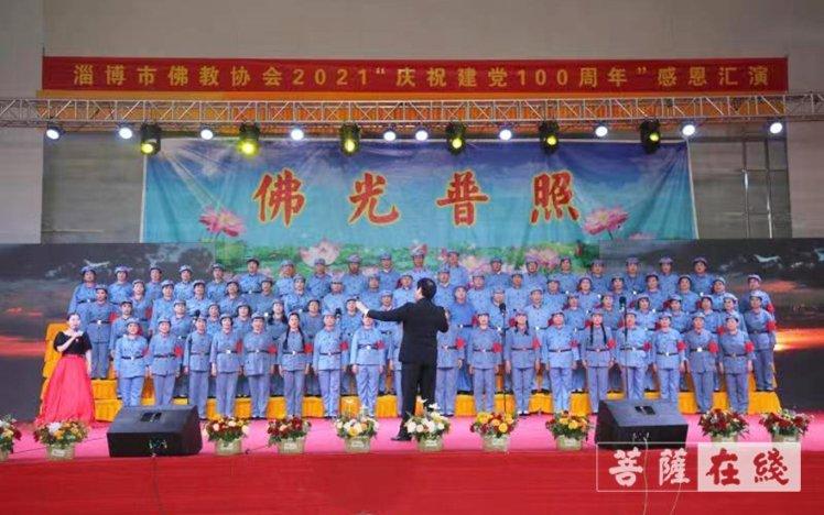 别装了《繁花》,其实就是一个男人跟四个女人暧昧纠葛的故事