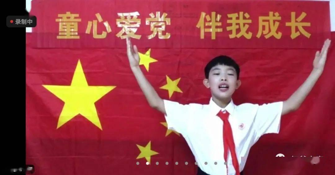 孙莉女儿黄多多做烘焙穿低胸衣惹争议，被评论区吓到了！