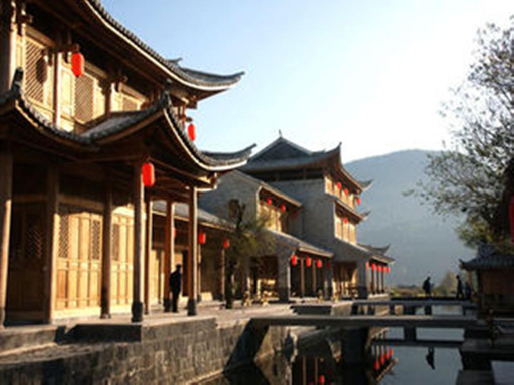 农技人员入果园 助力沃柑抗寒潮